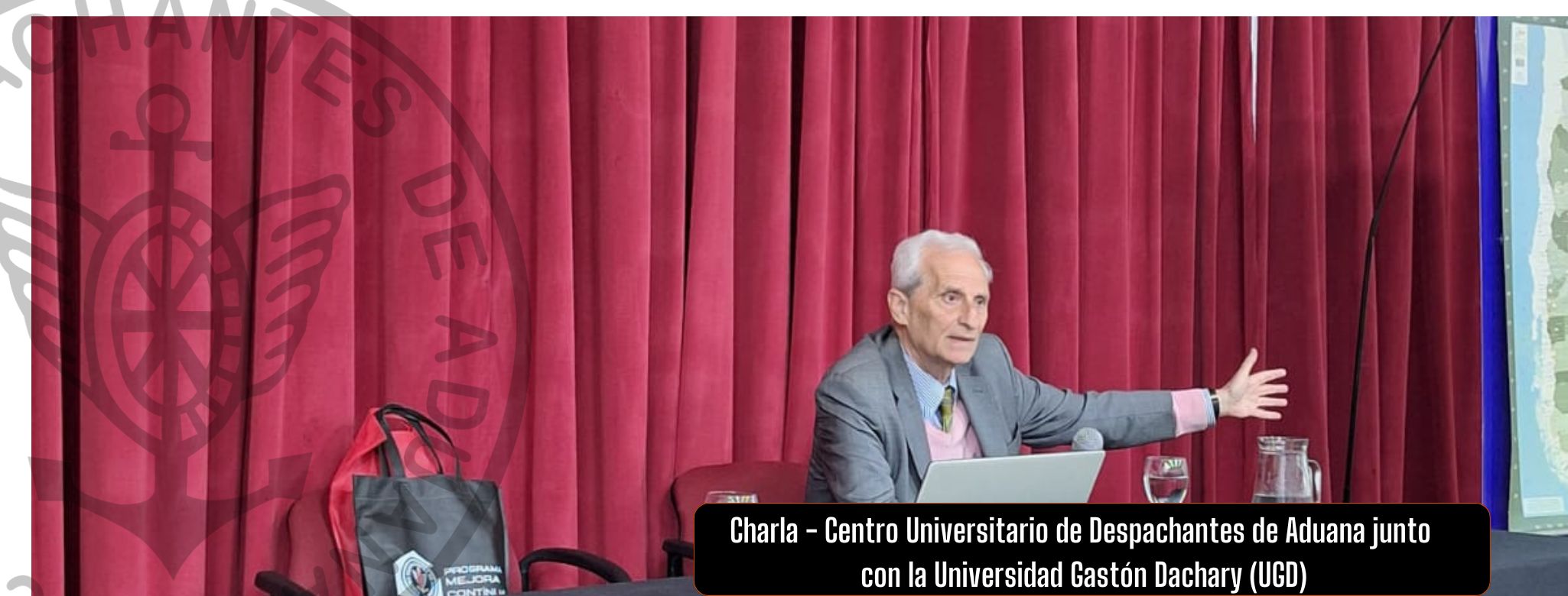 Charla - Centro Universitario de Despachantes de Aduana junto con la Universidad Gastón Dachary (UGD)
